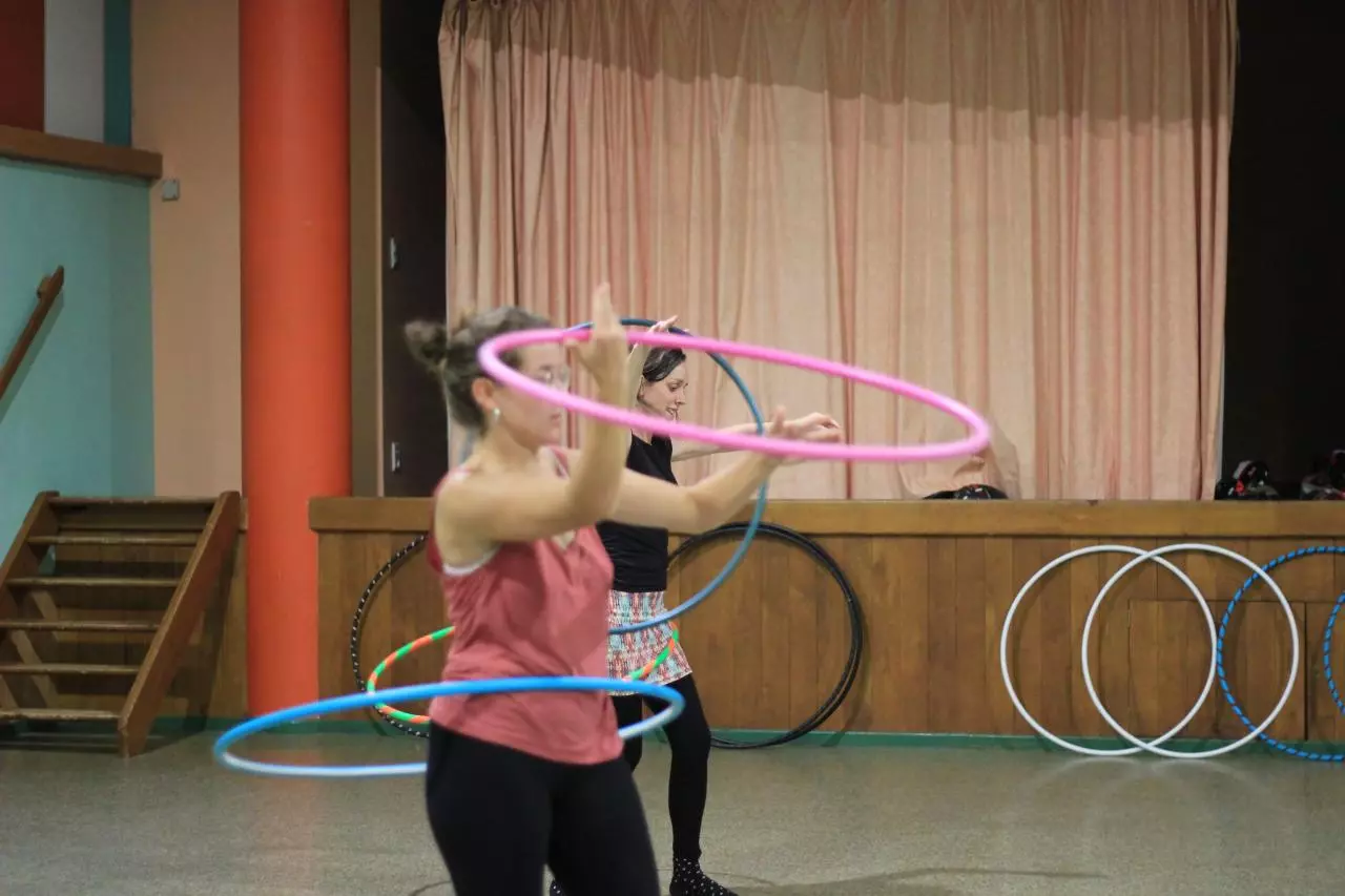Hoopdance, hula hoop